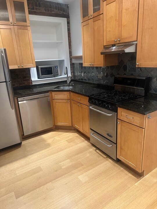 30 Downing St, Unit 2 in New York, NY - Building Photo