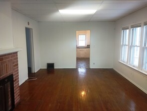 1529 North Ave-Unit -2 in Waukegan, IL - Foto de edificio - Building Photo