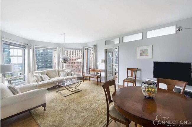 301 W 57th St, Unit 21D in New York, NY - Building Photo - Building Photo