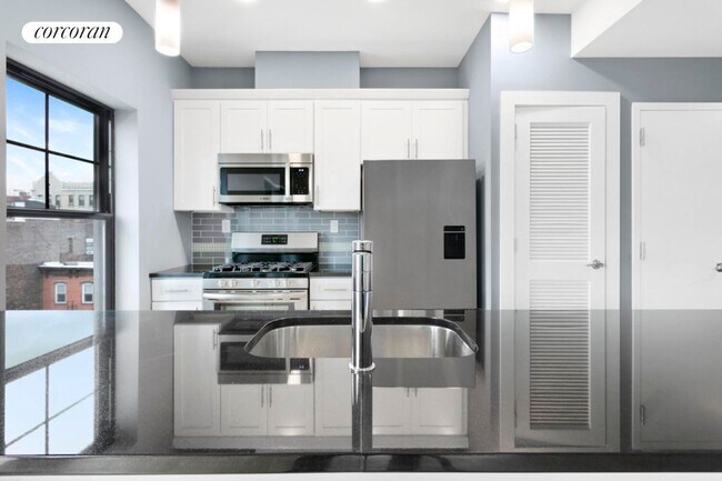 460 Grand St in Brooklyn, NY - Building Photo - Building Photo