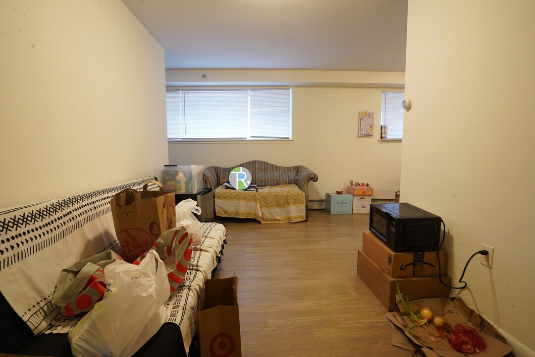 8 Griggs St in Boston, MA - Building Photo