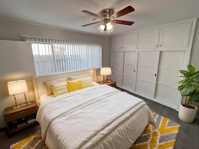 1236 N Sweetzer Ave, Unit 9 in West Hollywood, CA - Foto de edificio - Building Photo