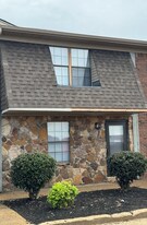 1252 Pleasant Valley Rd in Union City, TN - Building Photo