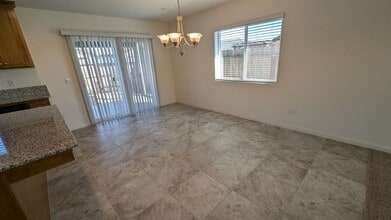 900 Creekview St in Porterville, CA - Building Photo - Building Photo