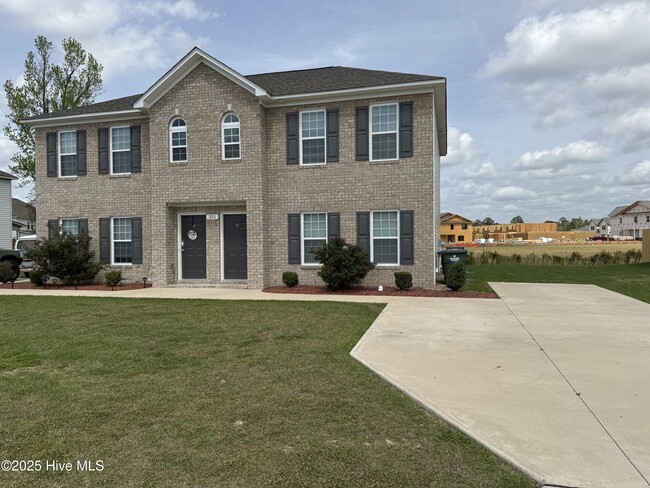 321 S Pointe Dr