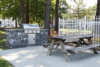 Stonebridge Apartments in Chesapeake, VA - Foto de edificio - Building Photo