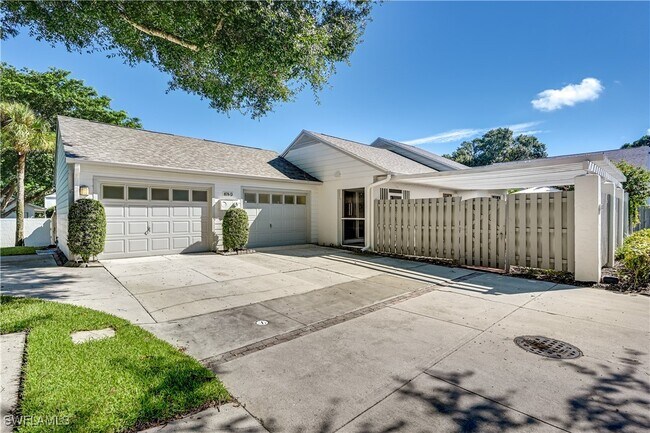 878 Meadowland Dr in Naples, FL - Building Photo - Building Photo