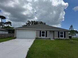 1073 SW Eureka Ave in Port St. Lucie, FL - Building Photo