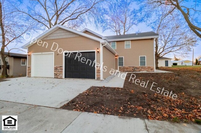 property at 315 S Washington St