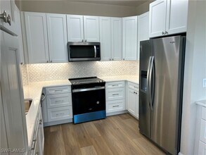 7070 Bay Woods Lake Ct in Ft. Myers, FL - Building Photo - Building Photo