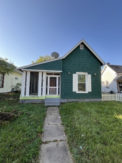 property at 811 W 4th St