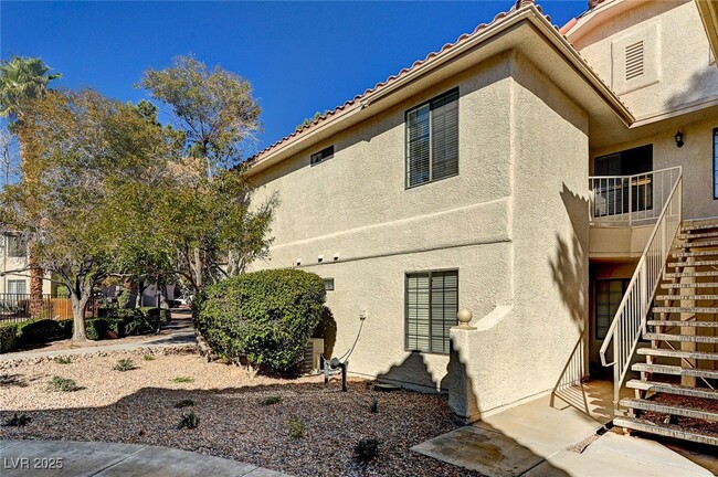 property at 2633 Durango Dr