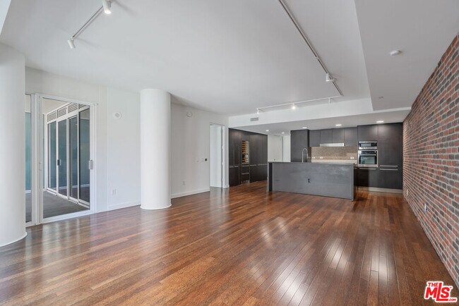 property at 6250 Hollywood Blvd
