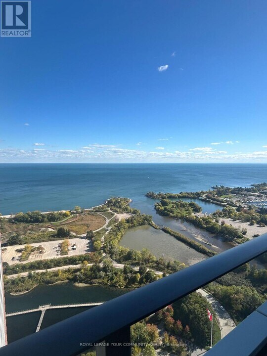30 Shore Breeze Dr in Toronto, ON - Building Photo