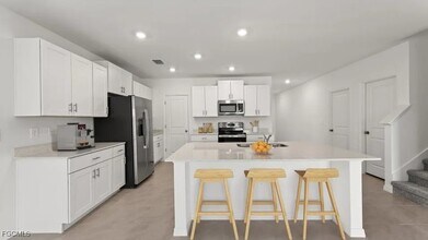 12222 Amber Waves Rd in Lehigh Acres, FL - Foto de edificio - Building Photo