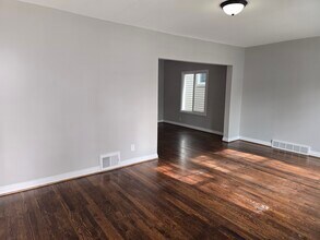 1238 Wayburn St, Unit Lower in Grosse Pointe, MI - Building Photo - Building Photo