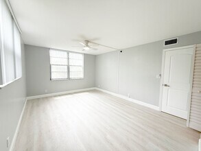 3300 W Rolling Hills Cir, Unit 410 in Davie, FL - Building Photo - Building Photo