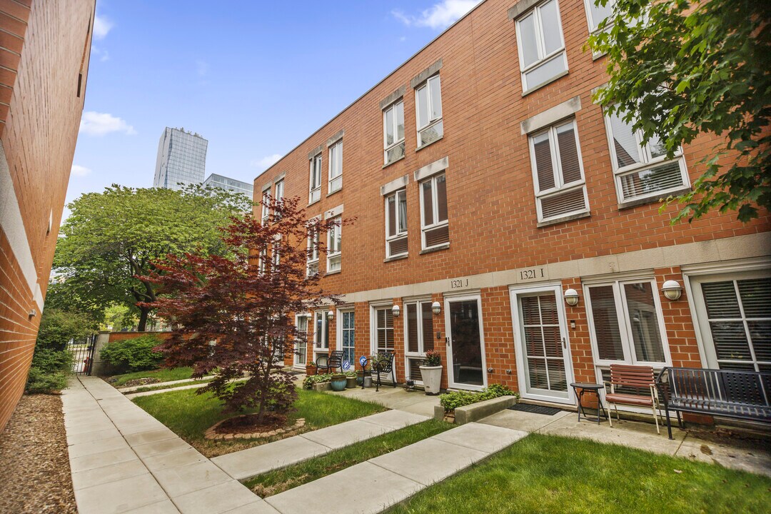 1321 S Plymouth Ct in Chicago, IL - Building Photo