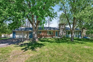 1357 County Road H2 in White Bear Lake, MN - Building Photo