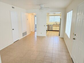 505 S Farrell Dr in Palm Springs, CA - Building Photo - Building Photo
