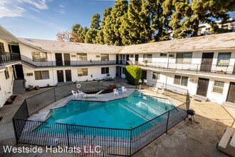 7044 Lanewood Ave in Los Angeles, CA - Foto de edificio - Building Photo