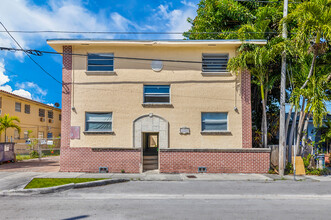 1028 SW 9th Ave in Miami, FL - Building Photo - Building Photo