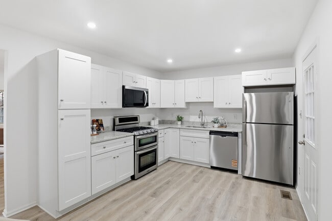 1858 Heather Glen Ct in Woodbridge, VA - Building Photo - Building Photo