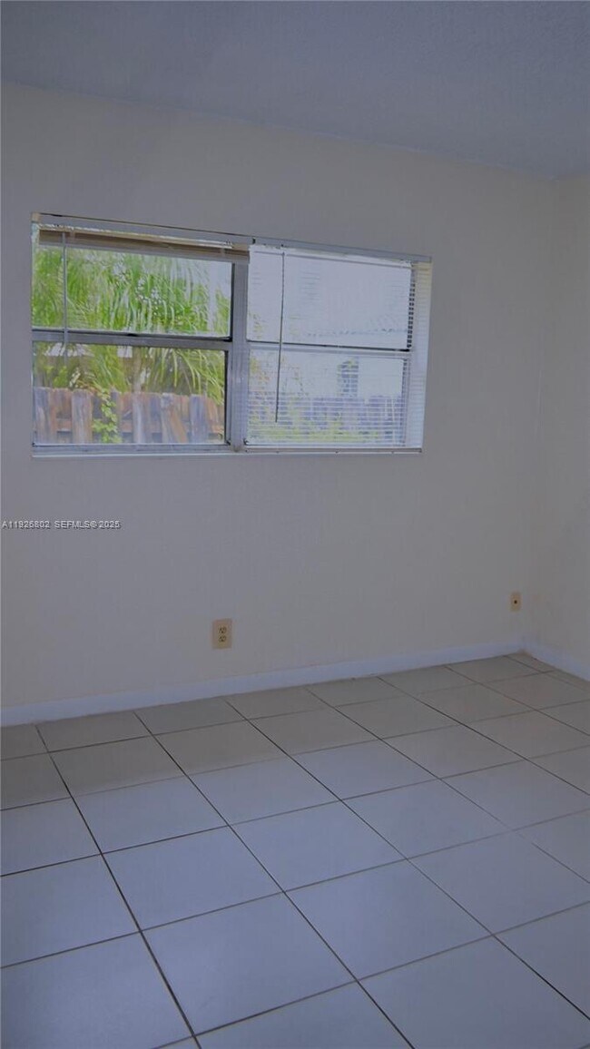 274 SW 9th St in Dania Beach, FL - Foto de edificio - Building Photo
