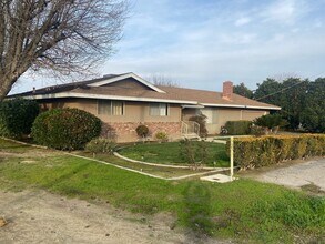 2601 Sierra St in Kingsburg, CA - Building Photo - Building Photo