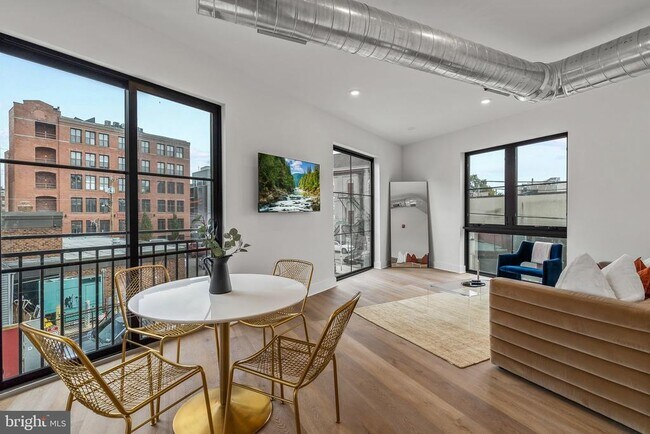 416 W Girard Ave in Philadelphia, PA - Building Photo - Building Photo
