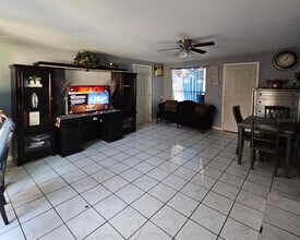 553 Robin Hill Cir in Brandon, FL - Building Photo - Building Photo