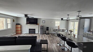 15 Cooper Rd in Northbridge, MA - Building Photo - Building Photo