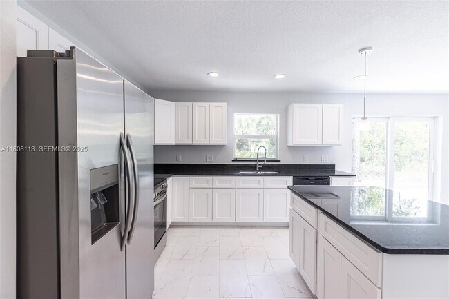 2006 Rosa Ct in Lehigh Acres, FL - Building Photo - Building Photo