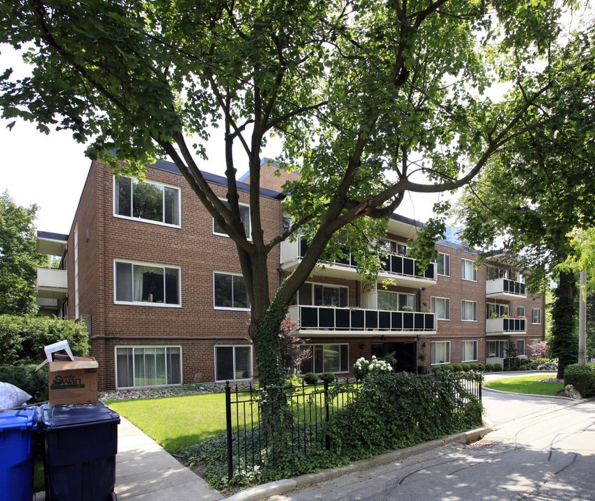 The Somerset in Toronto, ON - Building Photo