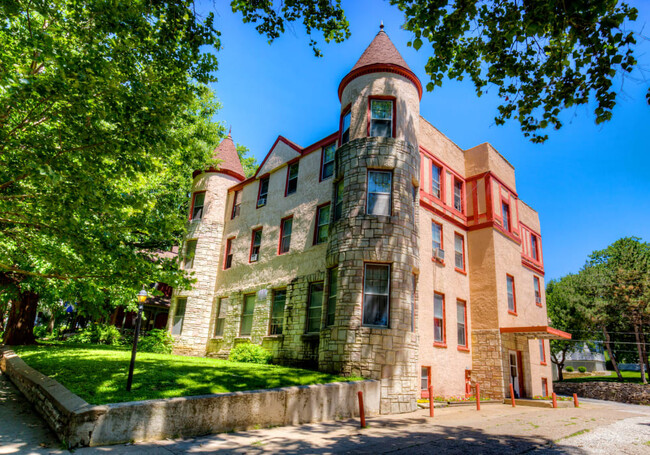 Castle in Des Moines, IA - Building Photo - Building Photo