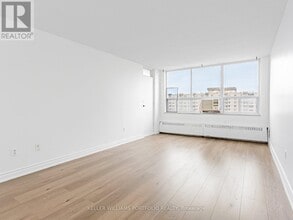 390 Dixon Rd in Toronto, ON - Building Photo - Building Photo