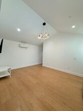 111 E 60th St in Long Beach, CA - Building Photo - Building Photo