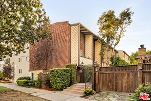 621 California Ave in Santa Monica, CA - Building Photo