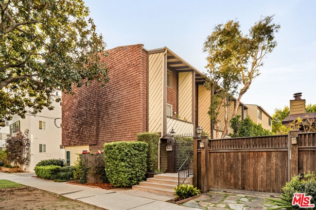 property at 621 California Ave