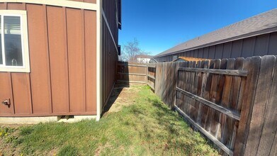 3466 SW Evergreen Ave in Redmond, OR - Building Photo - Building Photo