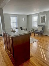 6 Ledgewood Rd, Unit 2 in Boston, MA - Foto de edificio - Building Photo