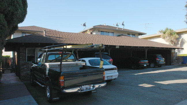 764 Carmel Ave in Sunnyvale, CA - Foto de edificio - Building Photo