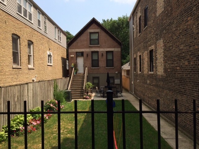 2035 N Winchester Ave in Chicago, IL - Building Photo
