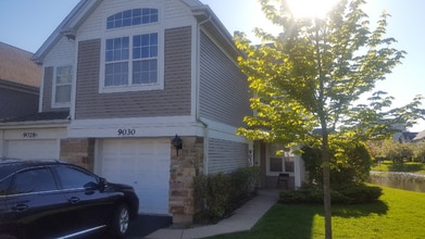 9030 W Heathwood Cir in Niles, IL - Foto de edificio - Building Photo