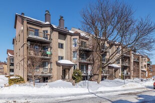 355 Lulli Rue in Laval, QC - Building Photo