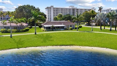 3015 N Palm Aire Dr in Pompano Beach, FL - Foto de edificio - Building Photo