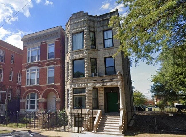 property at 4040 S Wabash Ave