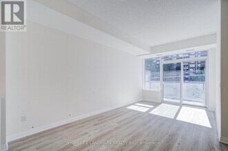 3260 Sheppard Ave E in Toronto, ON - Building Photo - Building Photo