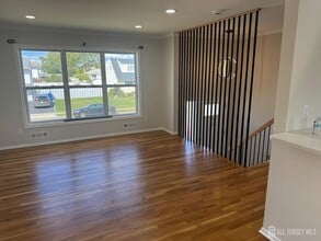 28 Sunset Dr in Woodbridge Township, NJ - Building Photo - Building Photo