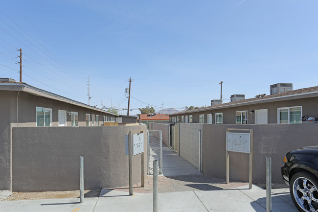 2332-2366 Daley St in North Las Vegas, NV - Building Photo - Building Photo